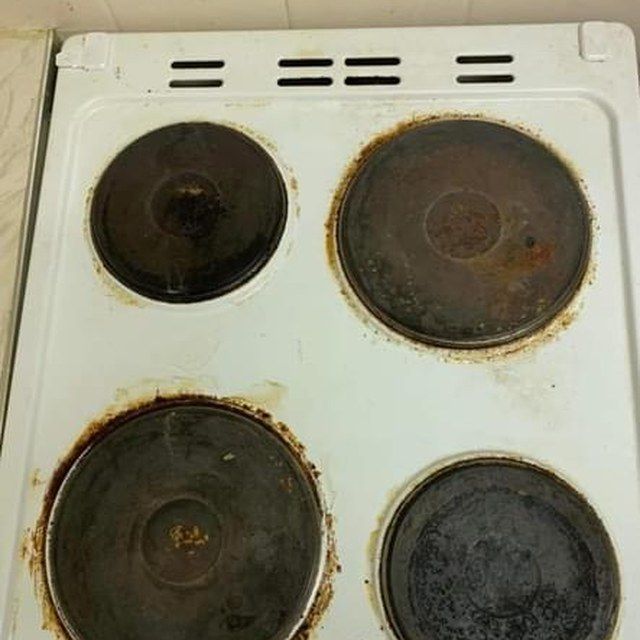 Plită electrică cu grăsime arsă, înainte